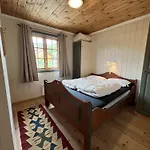 Charming 3-bedroom With Great Views! *