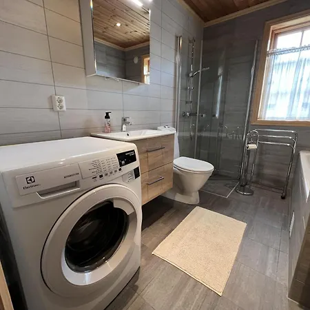 Charming 3-bedroom With Great Views! Ferienhaus