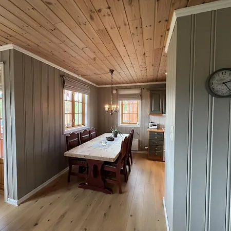 Charming 3-bedroom With Great Views! Ferienhaus *